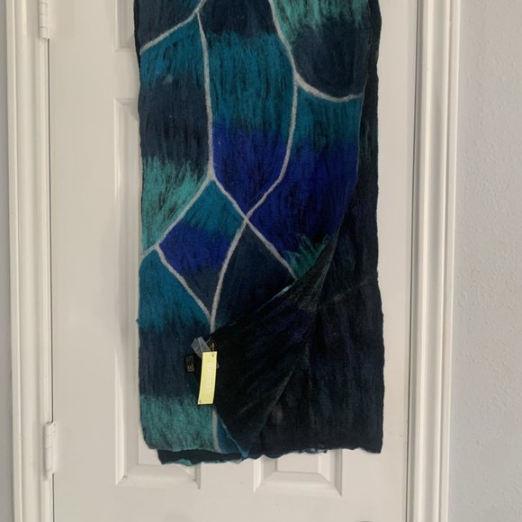 Vibrant blue and green handmade scarf NEW - Picture 2 of 2